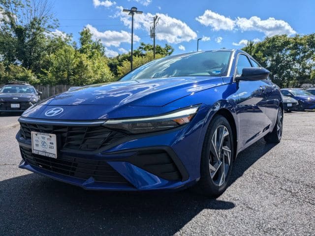 Certified 2025 Hyundai Elantra Sport FWD image 8