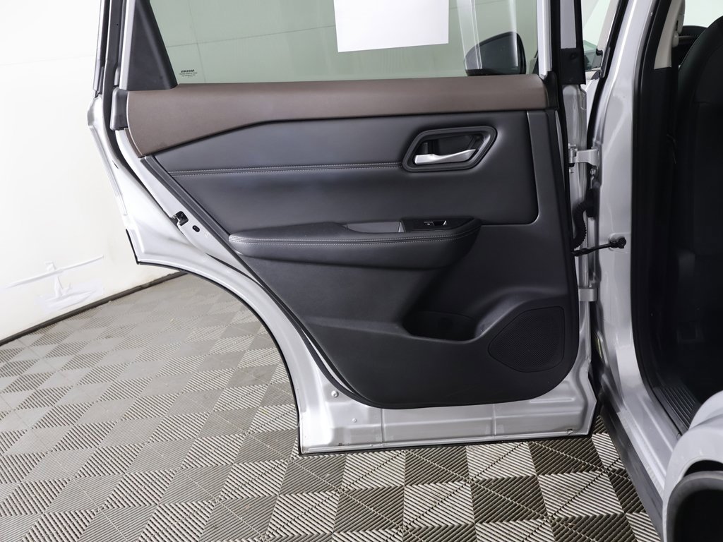 Used 2022 Nissan Rogue SL image 27