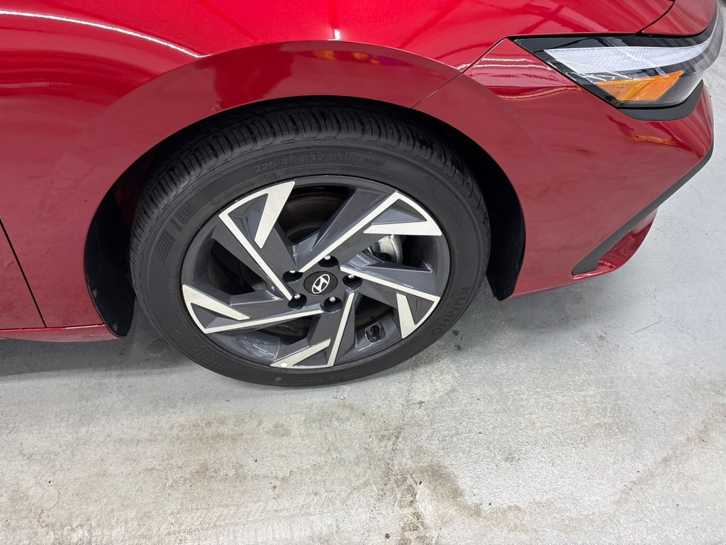 Used 2025 Hyundai Elantra Sport FWD image 4