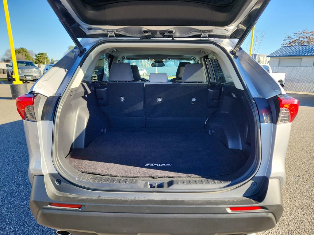 Used 2021 Toyota RAV4 XLE w/ Convenience Package image 15