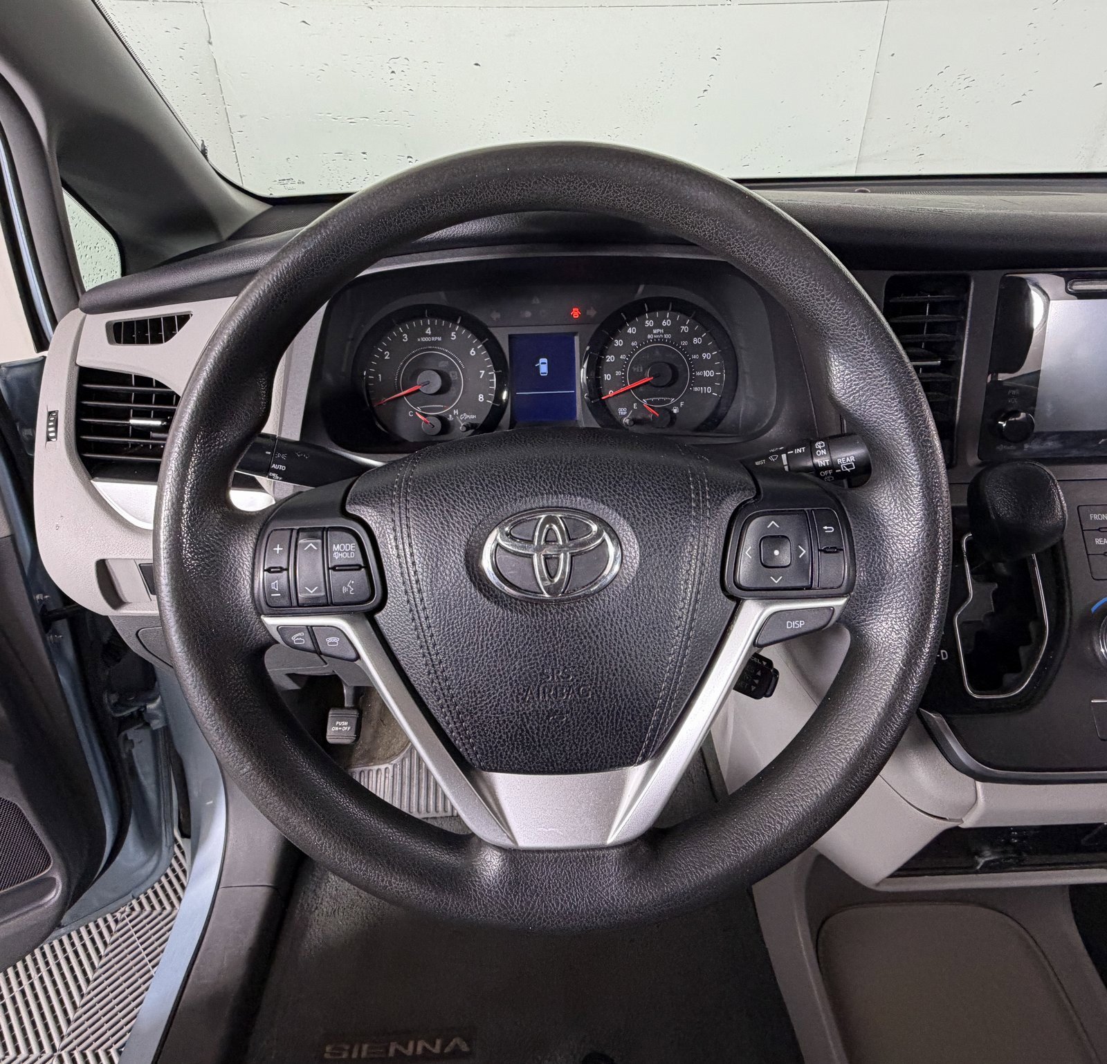 Used 2015 Toyota Sienna LE image 11