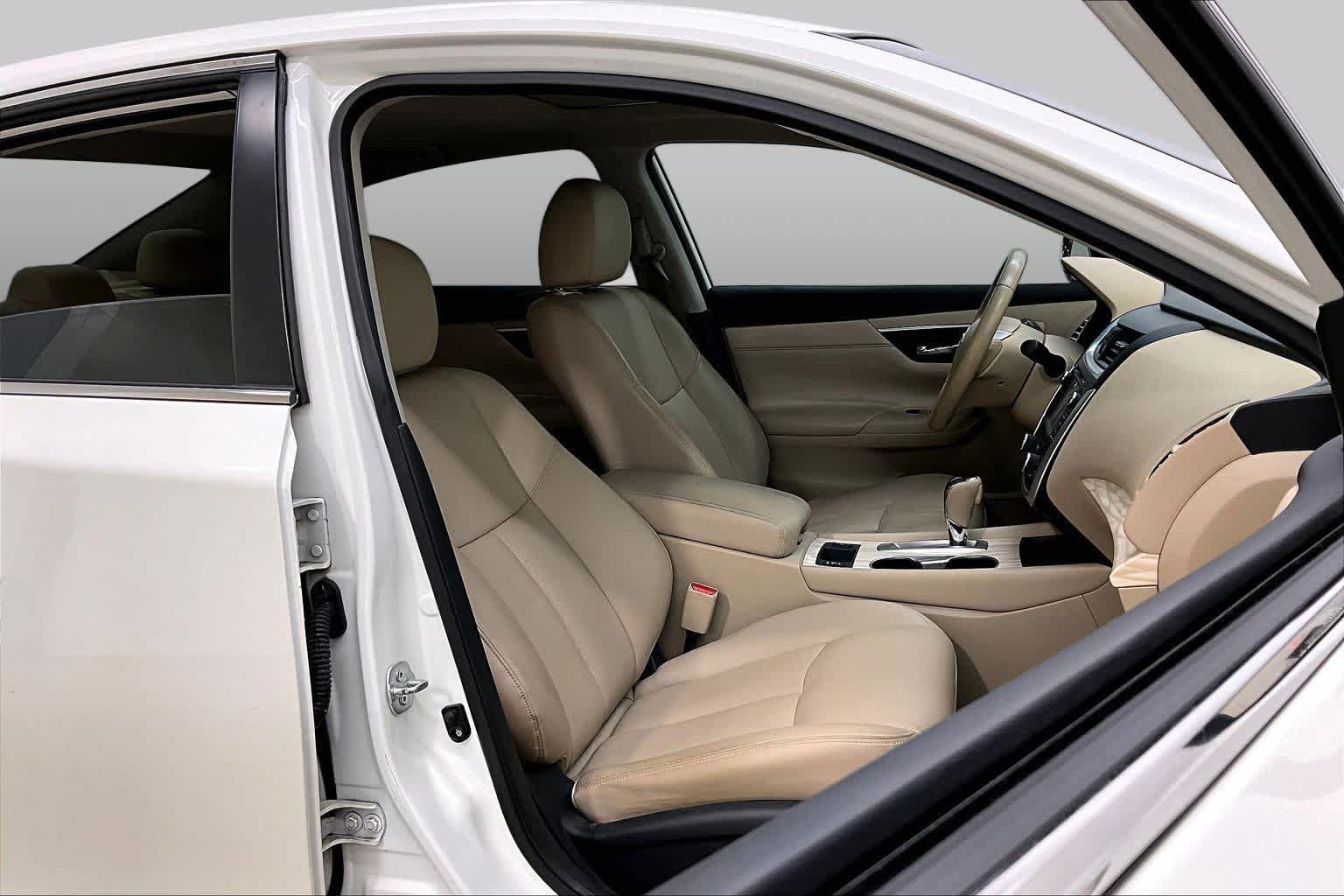 Used 2016 Nissan Altima 2.5 SL w/ 2.5 Technology Package FWD image 9