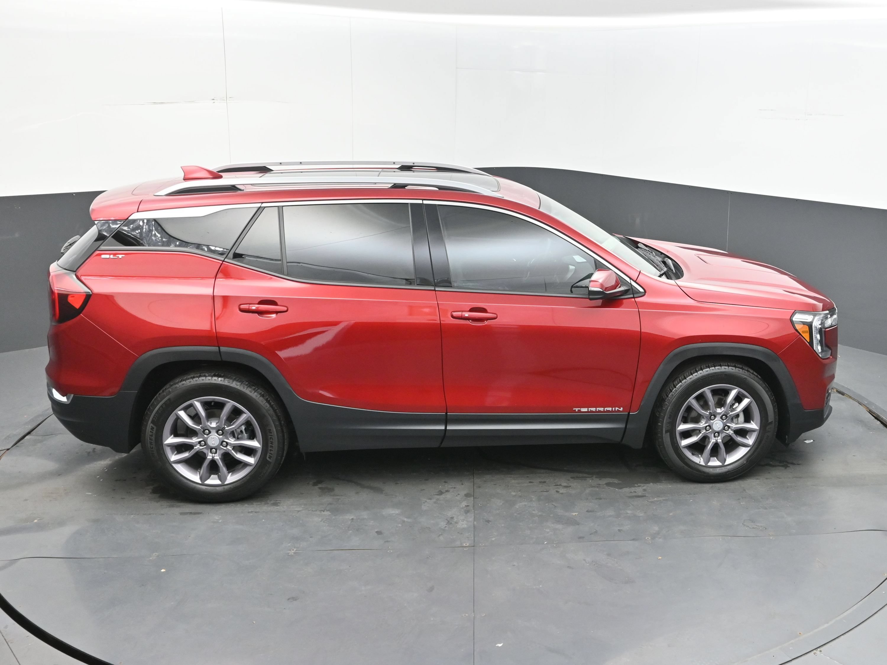 Used 2023 GMC Terrain SLT w/ Tech Package FWD image 39