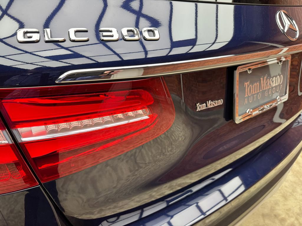 Used 2019 Mercedes-Benz GLC 300 4MATIC image 5