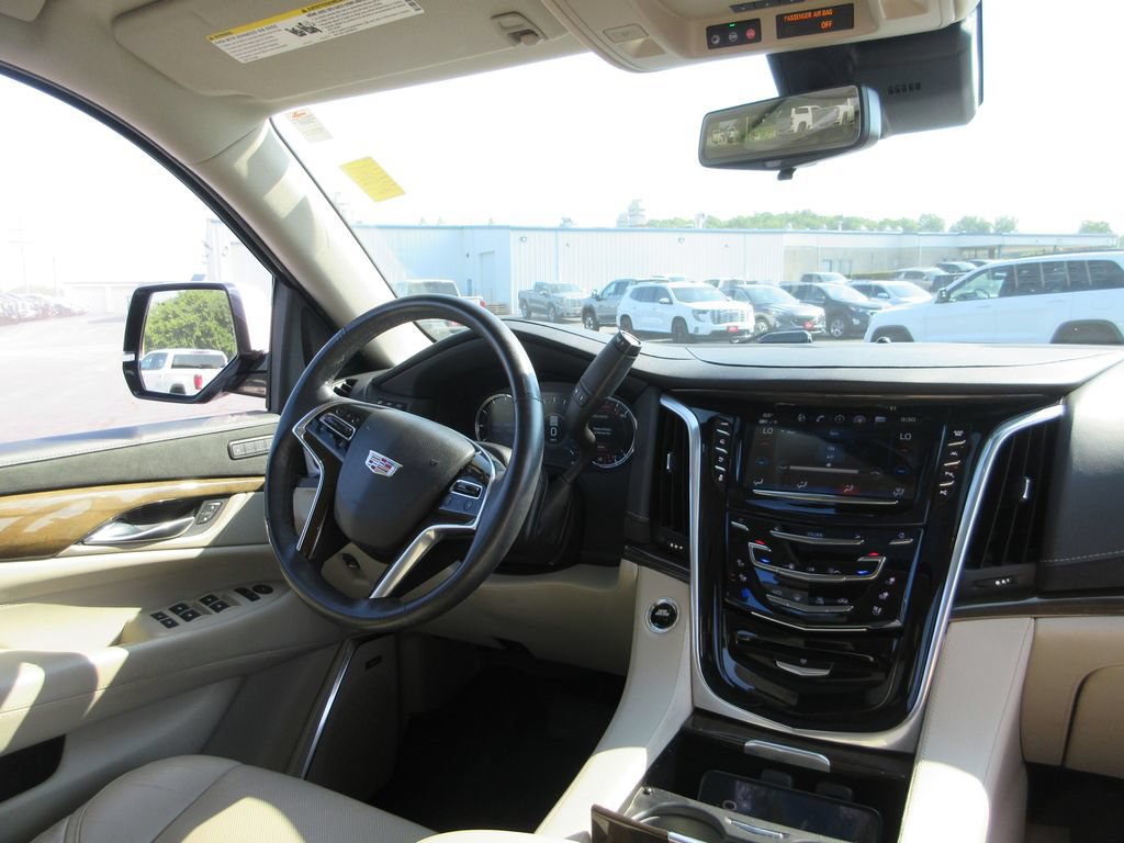 Certified 2020 Cadillac Escalade Premium Luxury AWD/4WD image 30