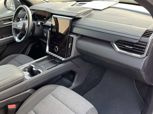 Used 2025 GMC Acadia Elevation image 24