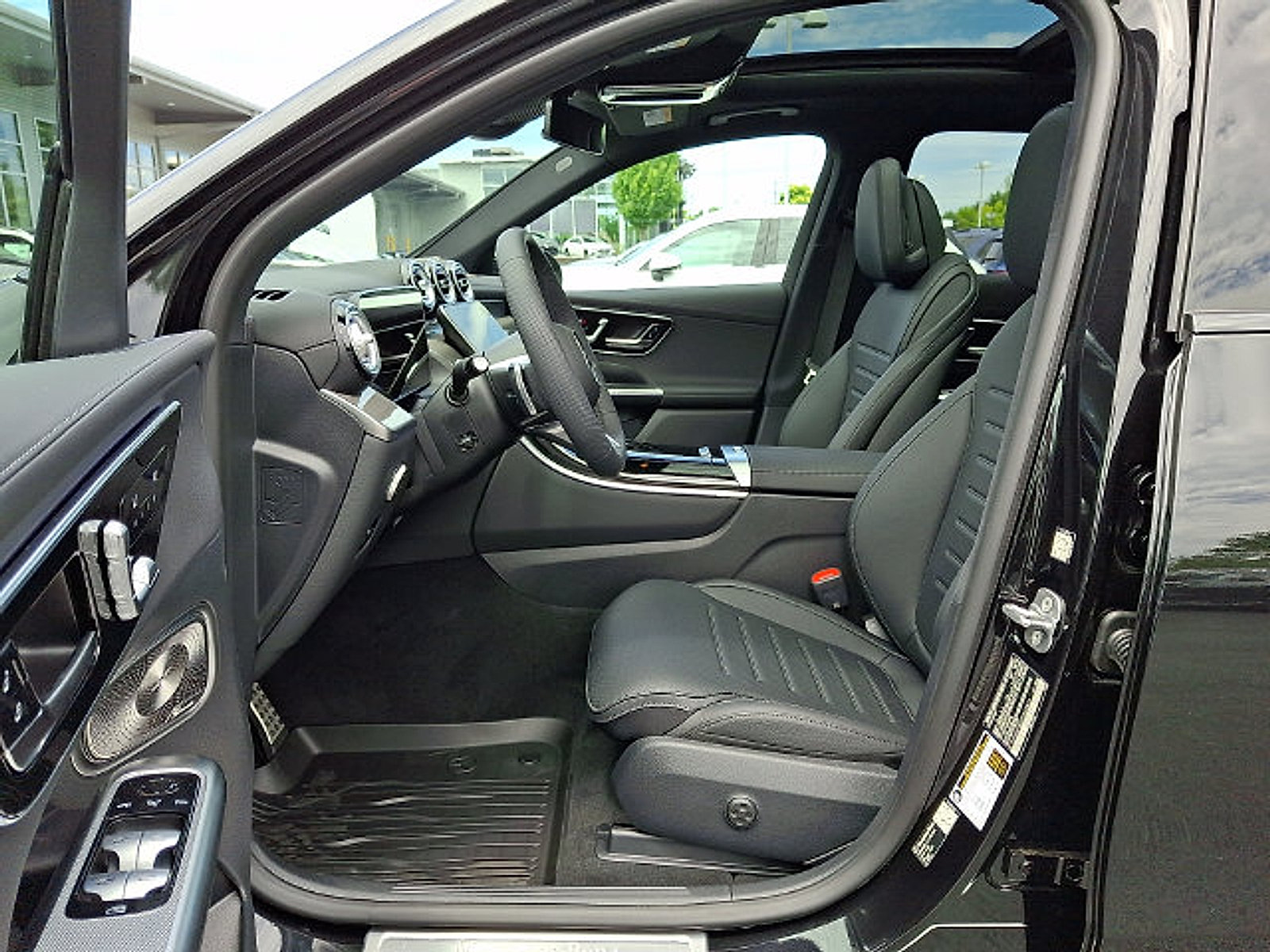 Used 2026 Mercedes-Benz GLC 300 4MATIC image 12