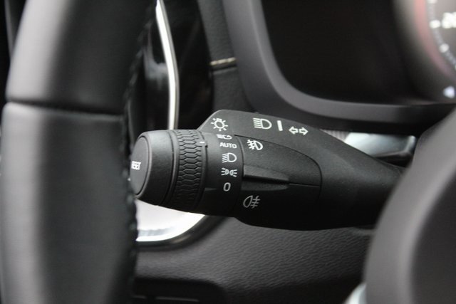 Certified 2022 Volvo S60 T8 R-Design image 17