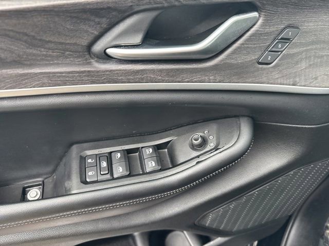 Used 2024 Jeep Grand Cherokee Limited image 21