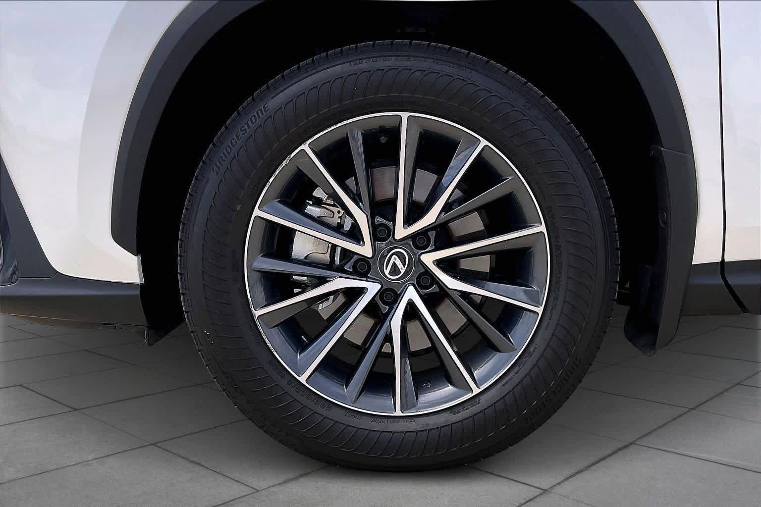 Used 2025 Lexus NX 250 FWD w/ Accessory Package (2T) image 9