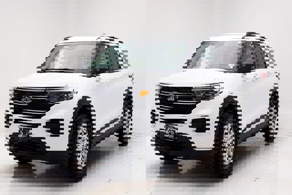 Used 2020 Ford Explorer XLT w/ Comfort Package image 2