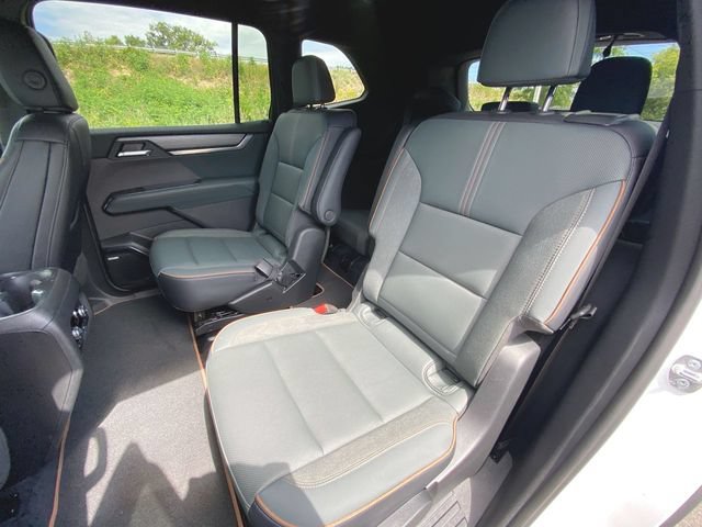 Used 2024 GMC Acadia AT4 w/ Luxury Package AWD/4WD image 24