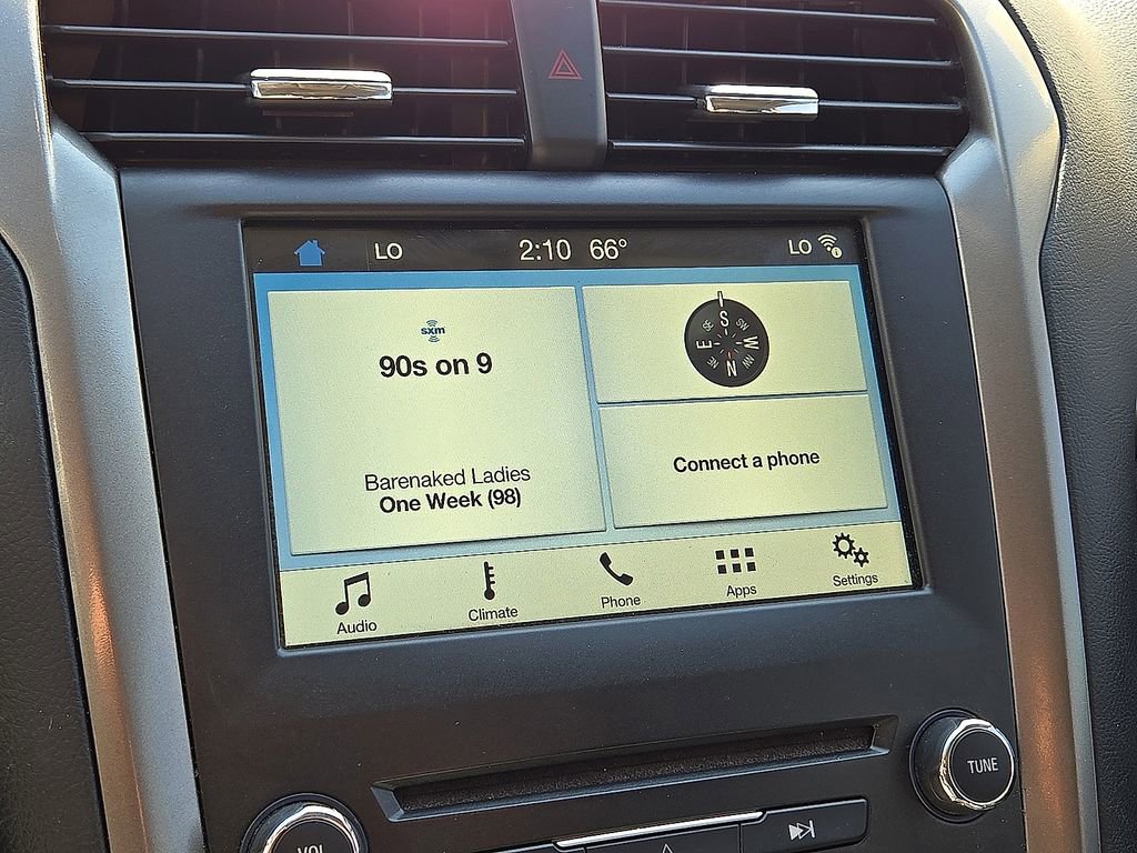 Used 2018 Ford Fusion SE image 25