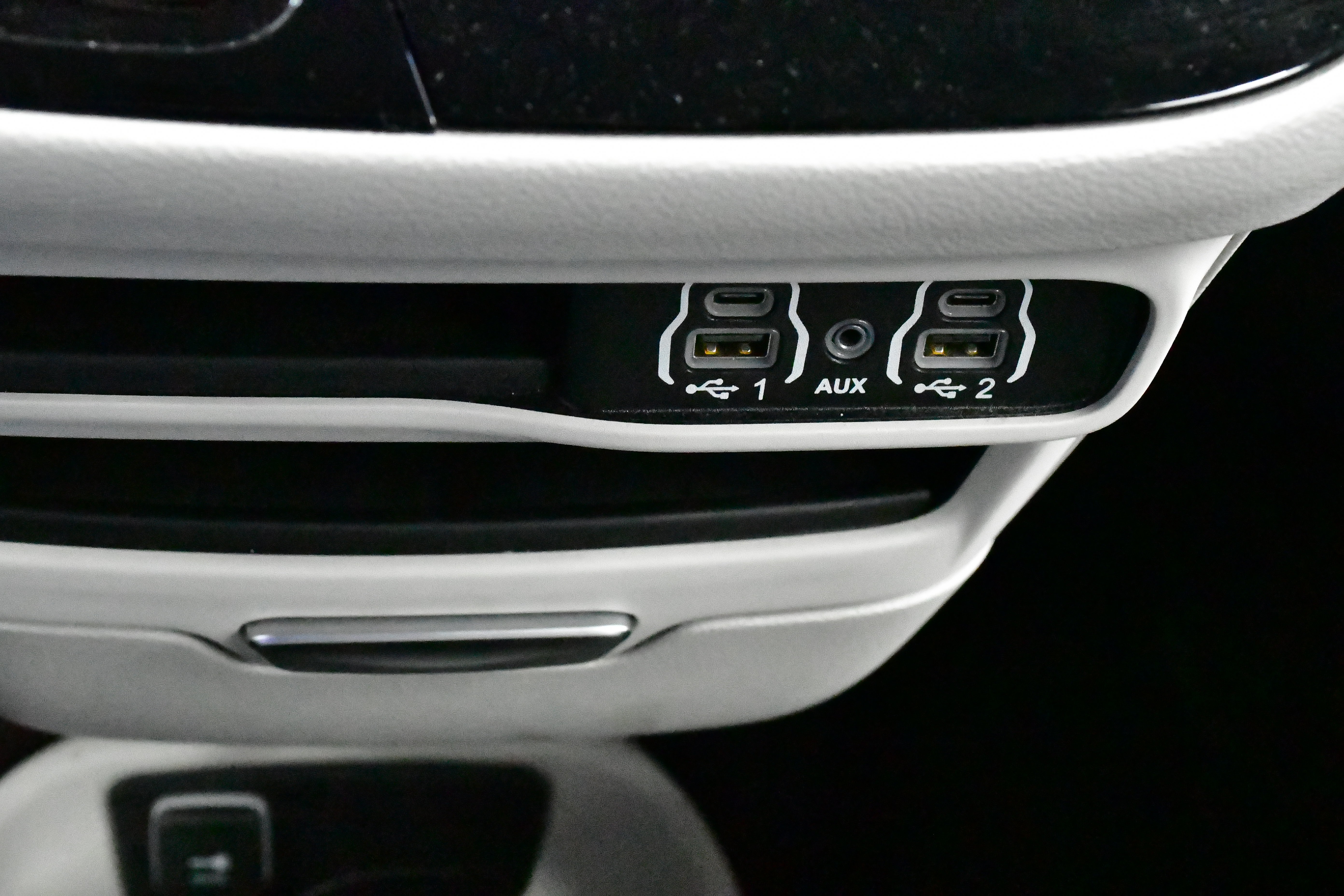 Used 2023 Chrysler Pacifica Touring-L FWD image 32