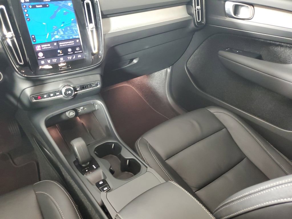 Certified 2025 Volvo XC40 B5 Core image 19