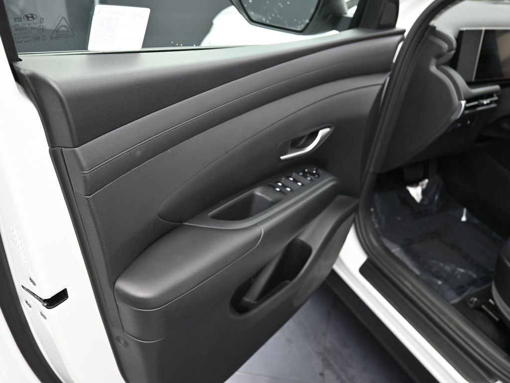 Certified 2025 Hyundai Tucson SE image 13