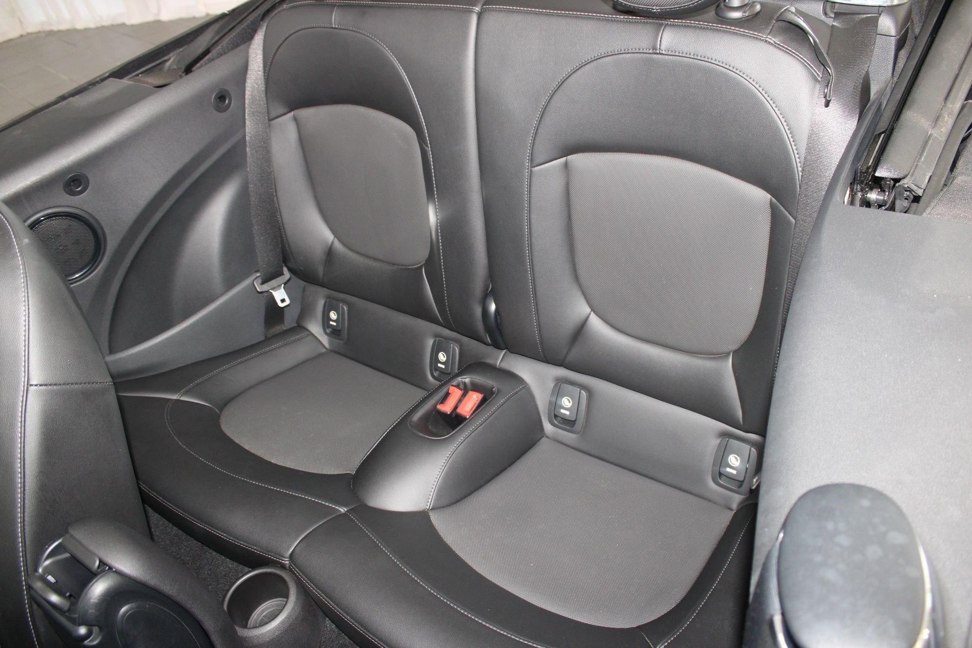 Used 2018 MINI Cooper Convertible image 27