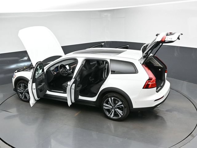 New 2026 Volvo V60 B5 Cross Country Plus w/ Climate Package AWD/4WD image 50