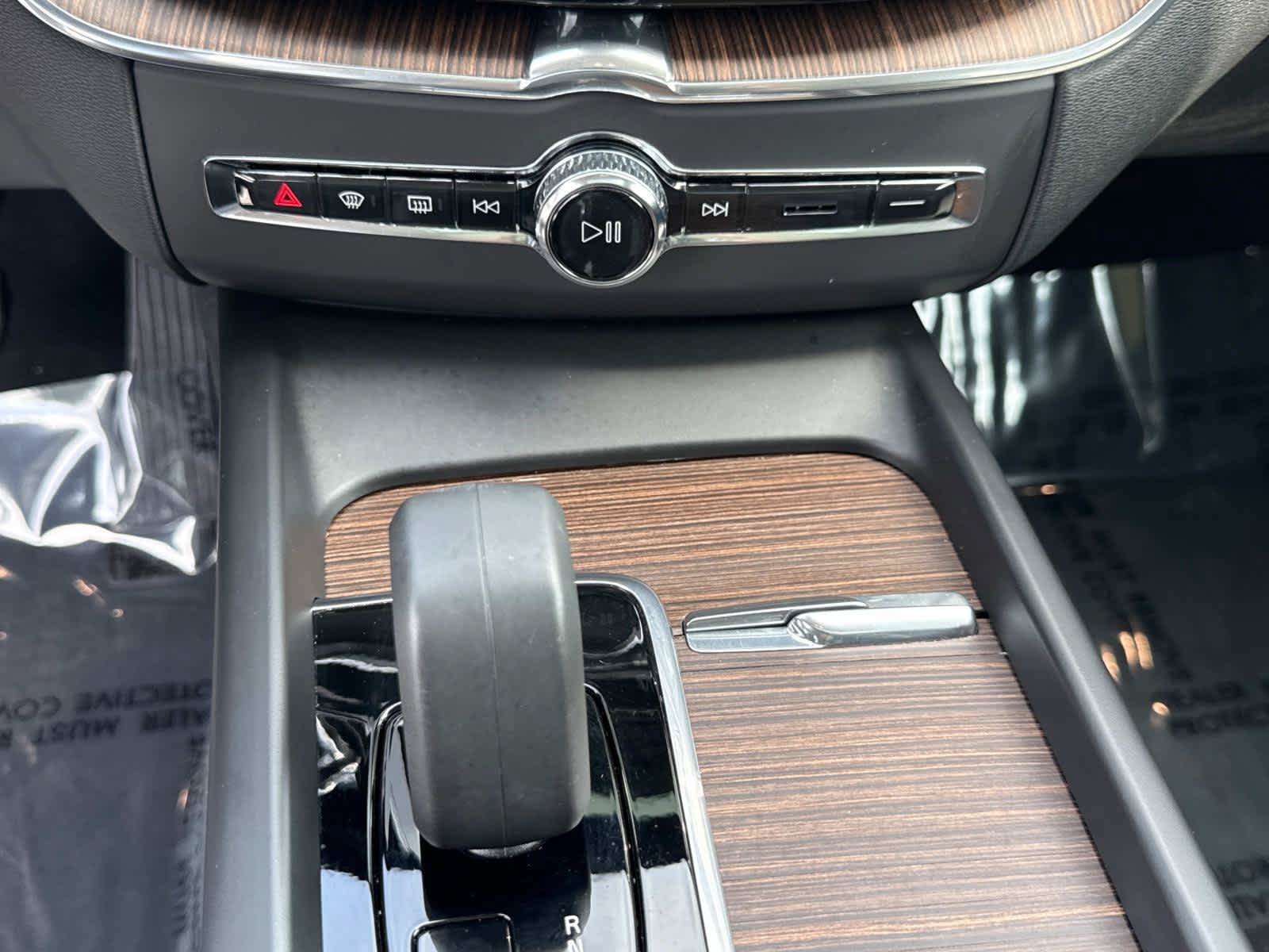Used 2023 Volvo XC60 T8 Plus w/ Climate Package AWD/4WD image 20