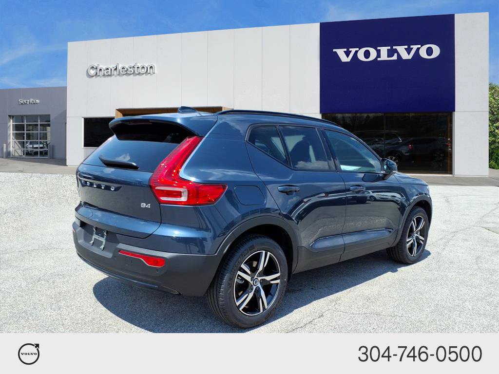 New 2026 Volvo XC40 B4 Core w/ Climate Package FWD image 3