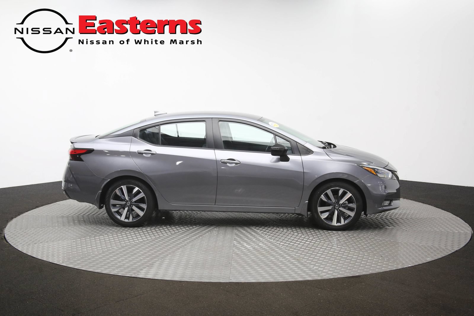 Used 2021 Nissan Versa SR FWD image 44