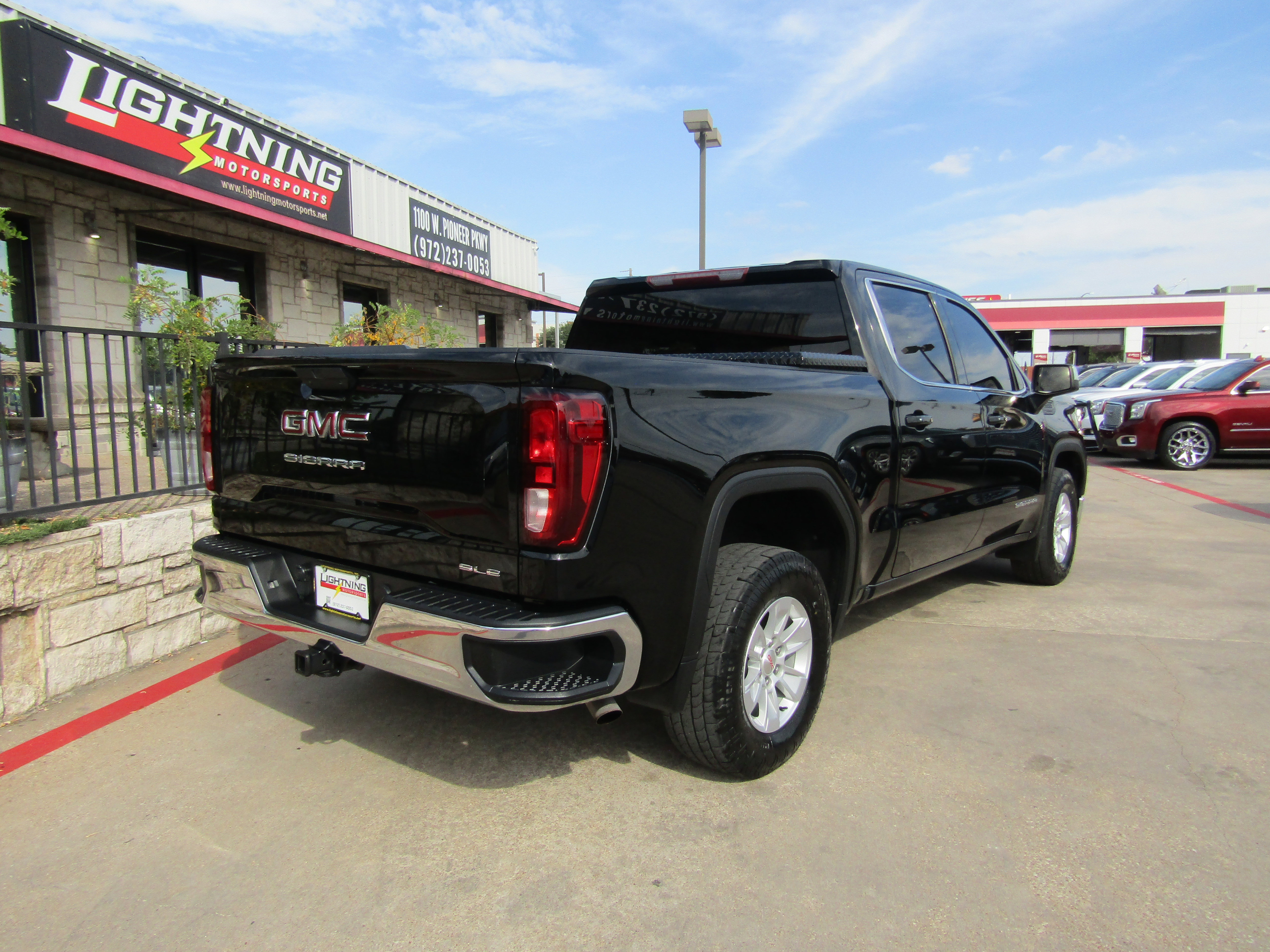 Used 2021 GMC Sierra 1500 SLE image 4