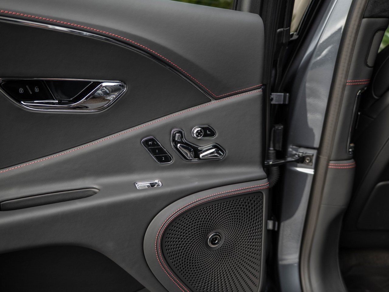 Used 2024 Bentley Flying Spur S V8 image 38