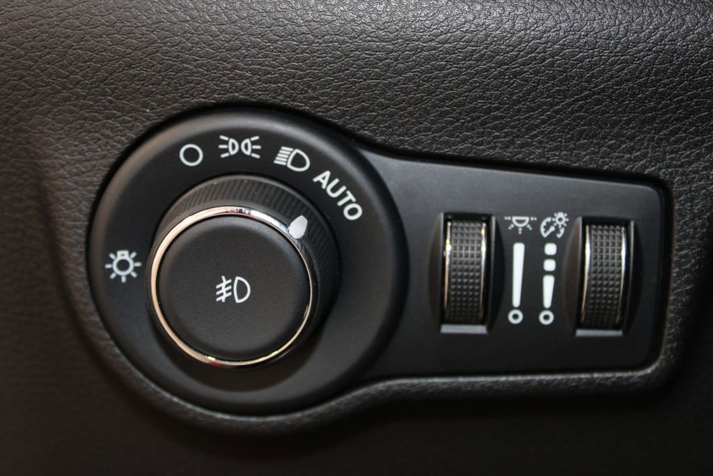 Used 2025 Jeep Compass Trailhawk AWD/4WD image 47