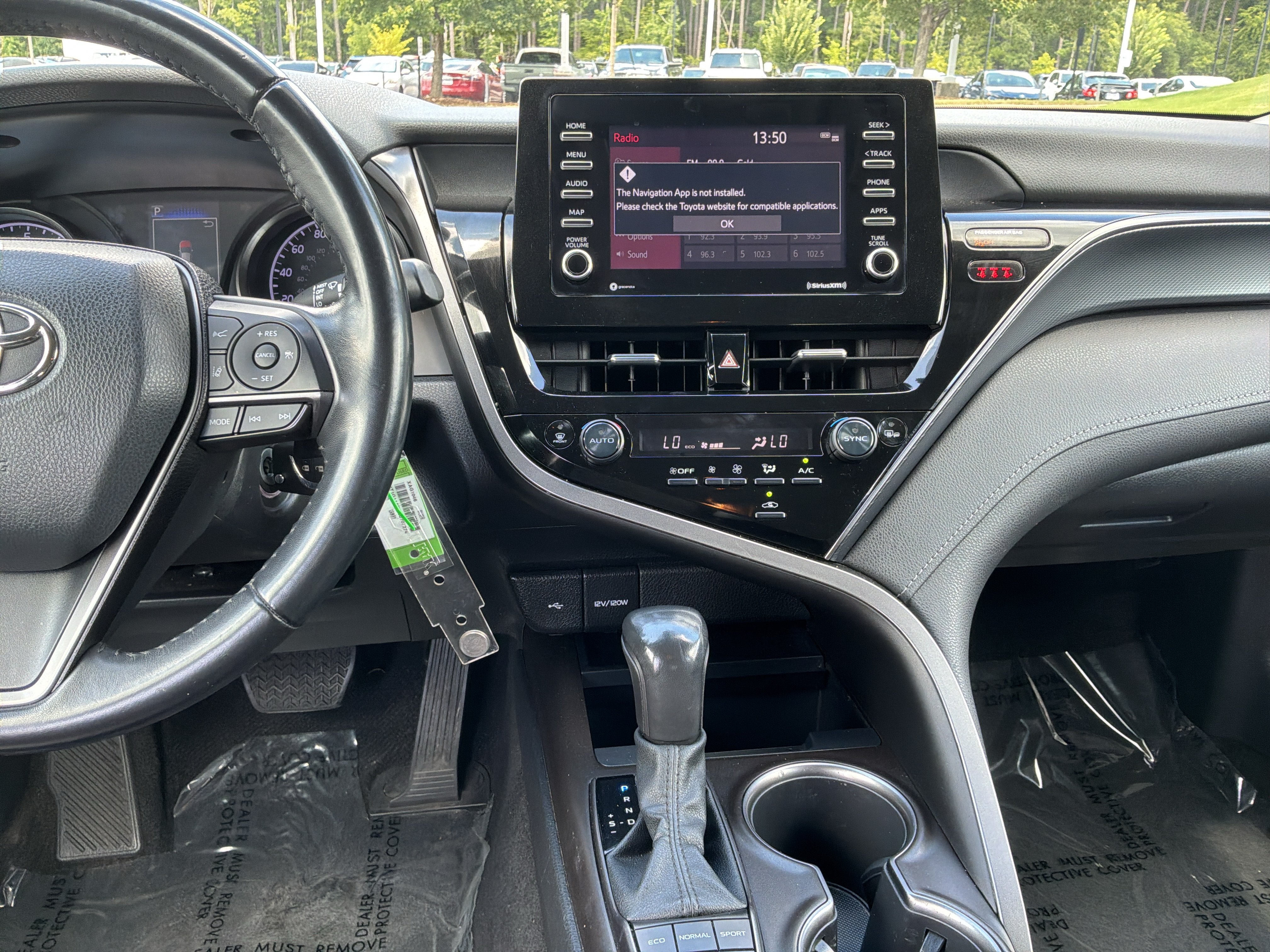 Used 2022 Toyota Camry SE FWD image 29