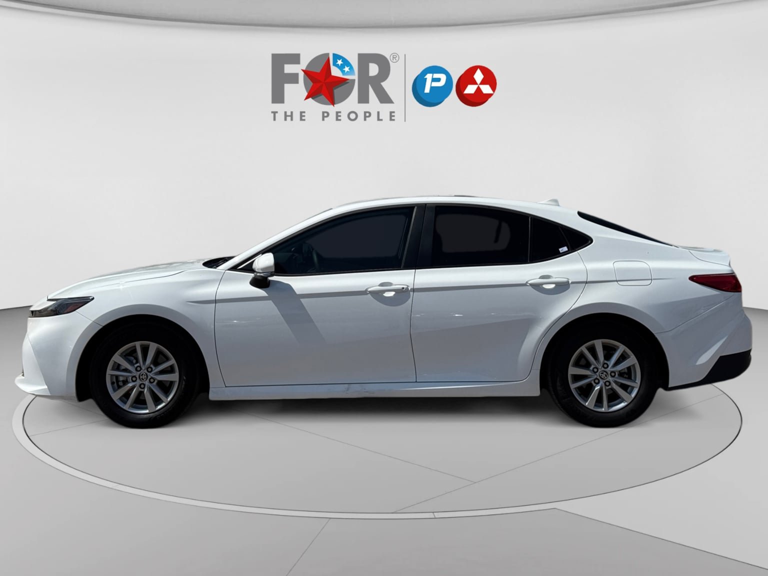 Used 2025 Toyota Camry LE FWD image 2