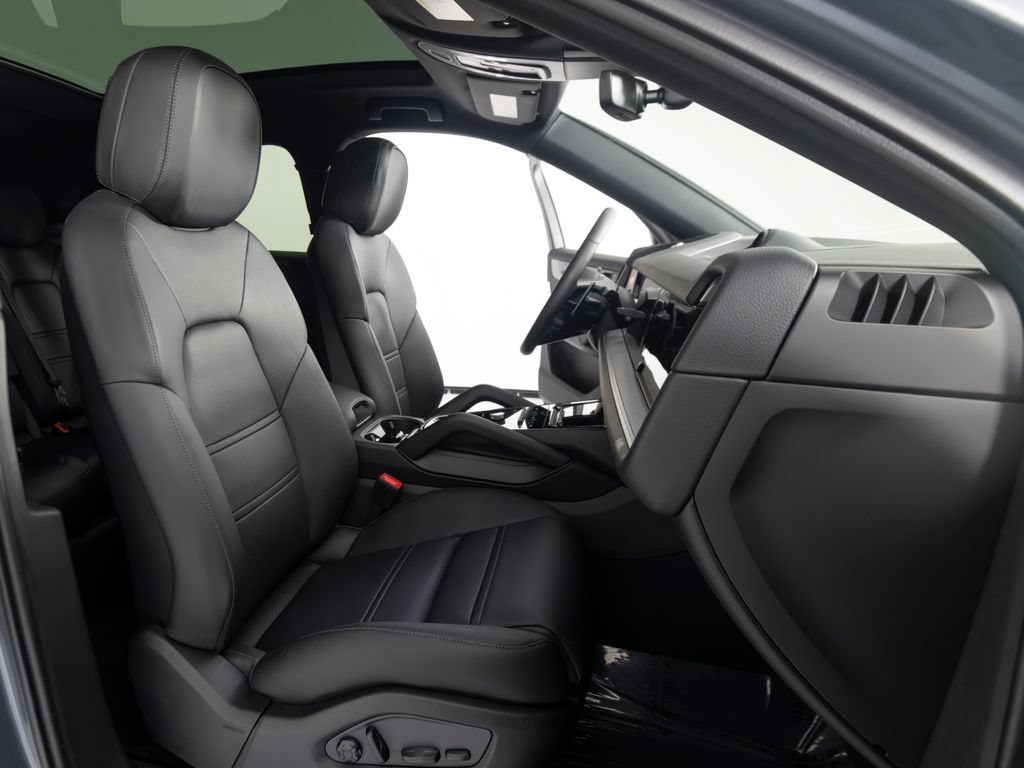 New 2026 Porsche Cayenne Coupe AWD/4WD image 34