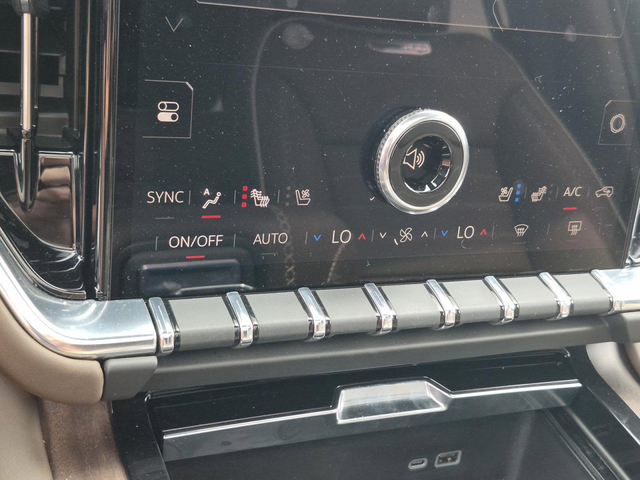 Used 2025 GMC Yukon Denali Ultimate AWD/4WD image 37