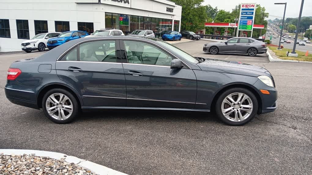 Used 2010 Mercedes-Benz E 350 4MATIC Sedan image 7