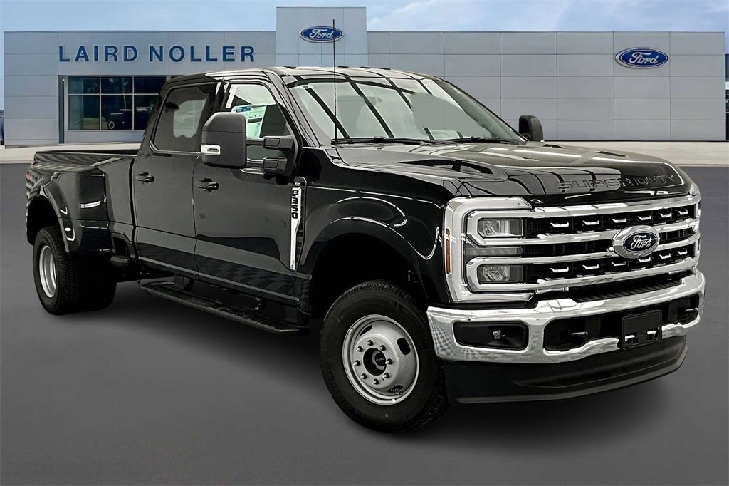 New 2026 Ford F350 4x4 Crew Cab DRW Super Duty image 2