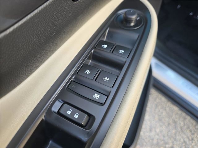 Used 2019 Buick Encore Essence image 12