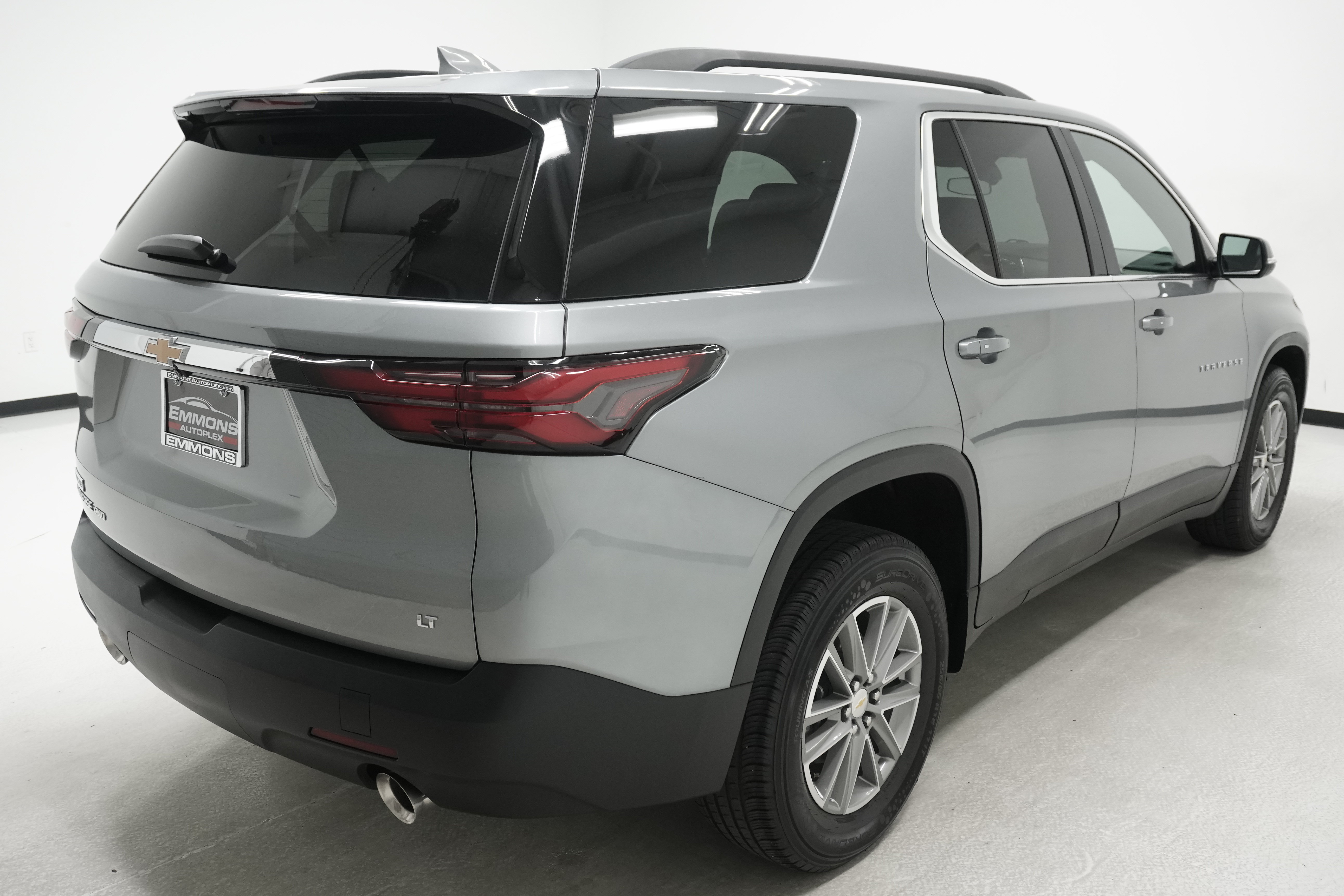 Used 2023 Chevrolet Traverse LT w/ LPO, Cargo Package AWD/4WD image 4