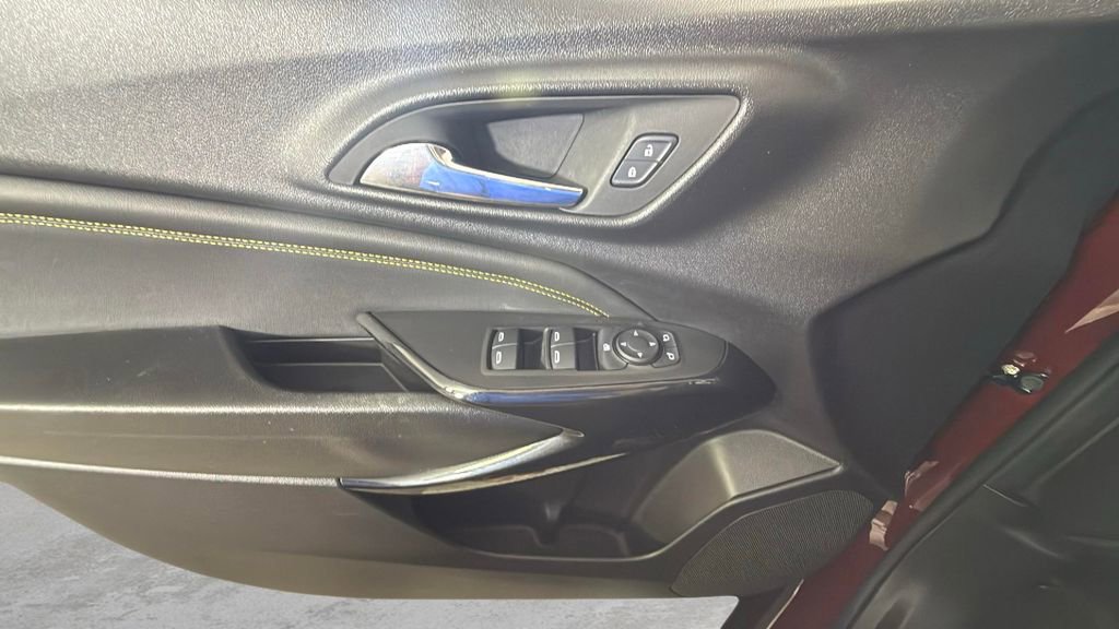 Certified 2025 Chevrolet Trax LT w/ Driver Confidence Package image 24