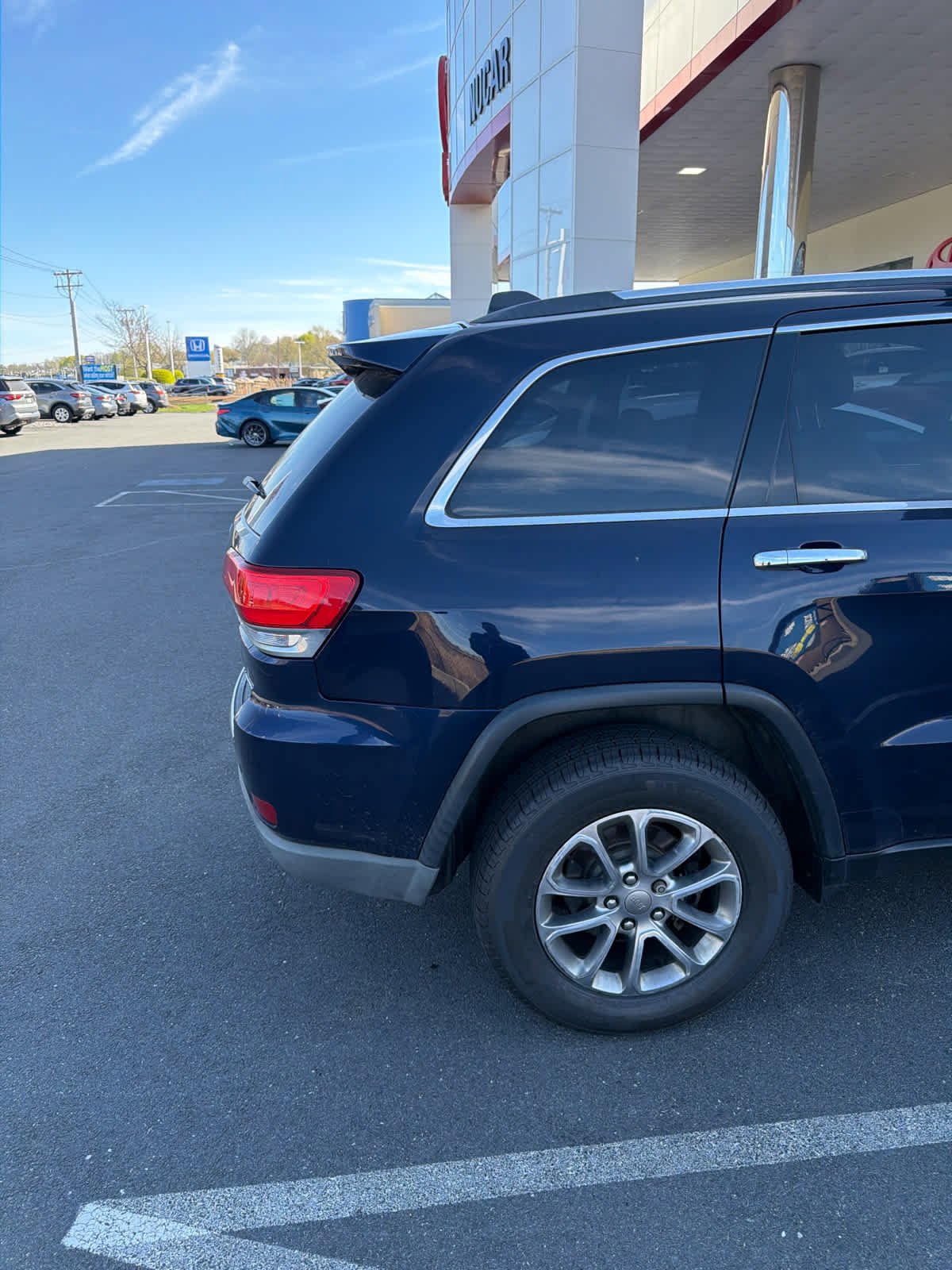 Used 2016 Jeep Grand Cherokee Limited w/ Luxury Group II AWD/4WD image 1