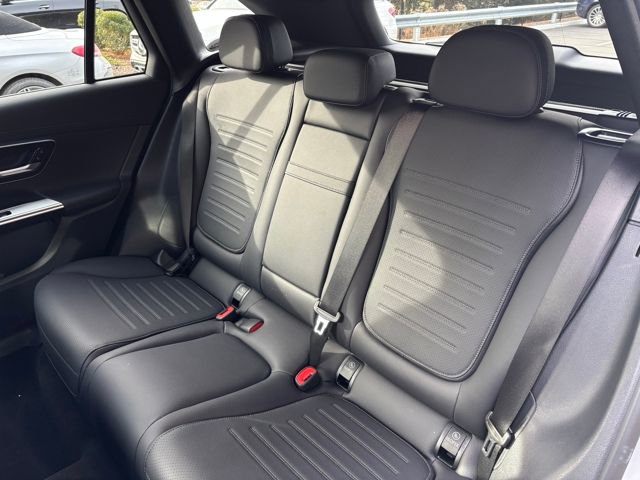 Used 2025 Mercedes-Benz GLC 300 4MATIC image 24