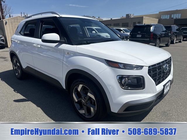 Used 2025 Hyundai Venue SEL FWD image 2