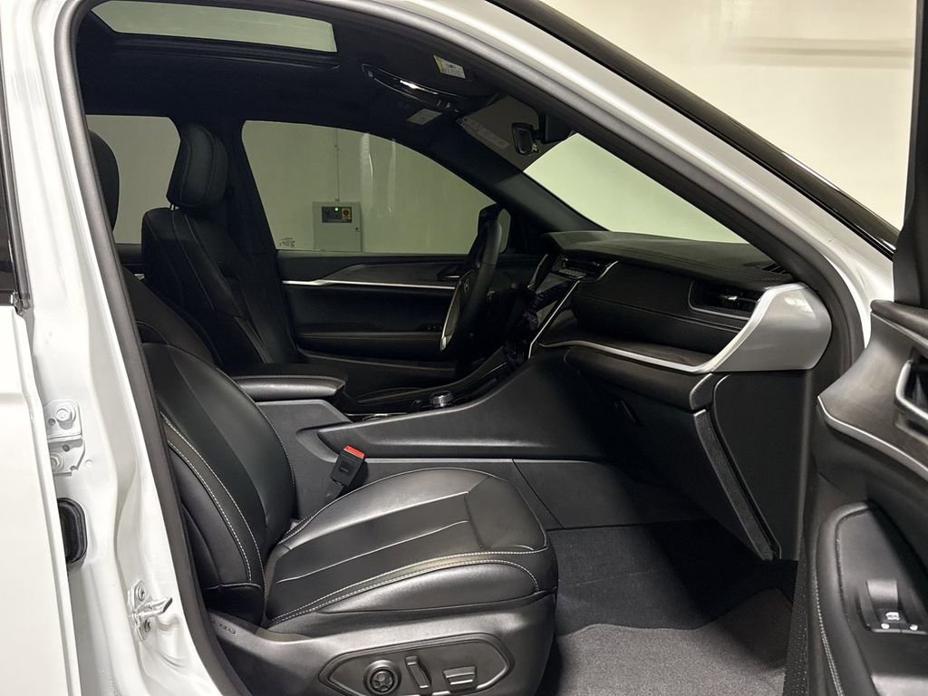 Used 2025 Jeep Grand Cherokee L Limited w/ Trailer Tow Package image 23