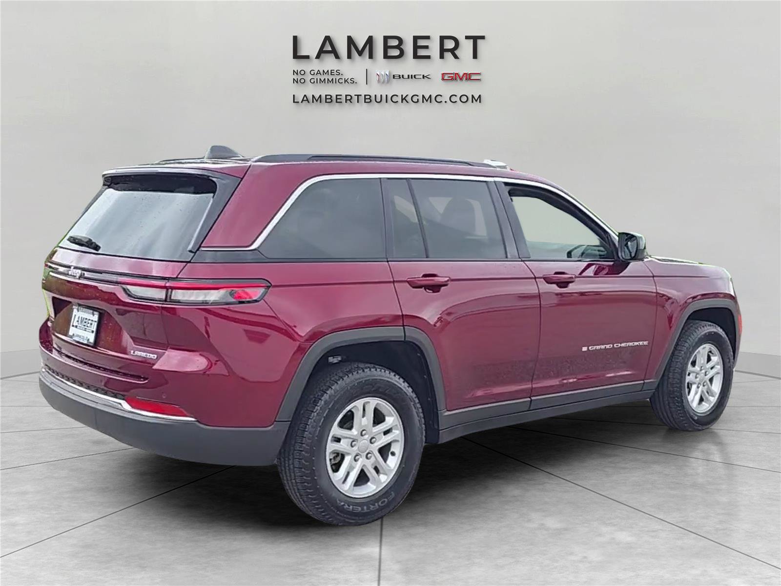 Used 2025 Jeep Grand Cherokee Laredo w/ Trailer Tow Package AWD/4WD image 5