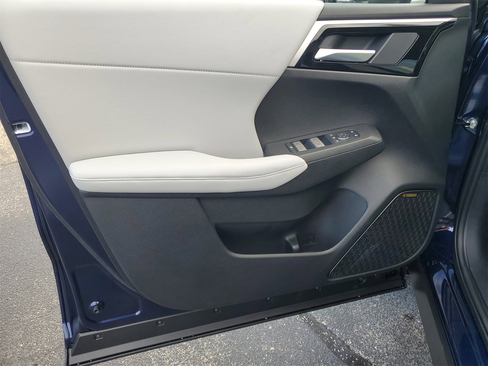 New 2025 Mitsubishi Outlander SE image 8