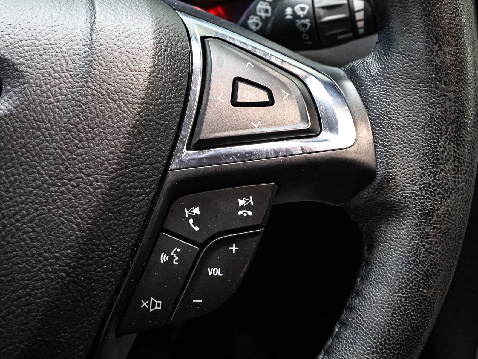 Used 2022 Ford Edge SEL image 36