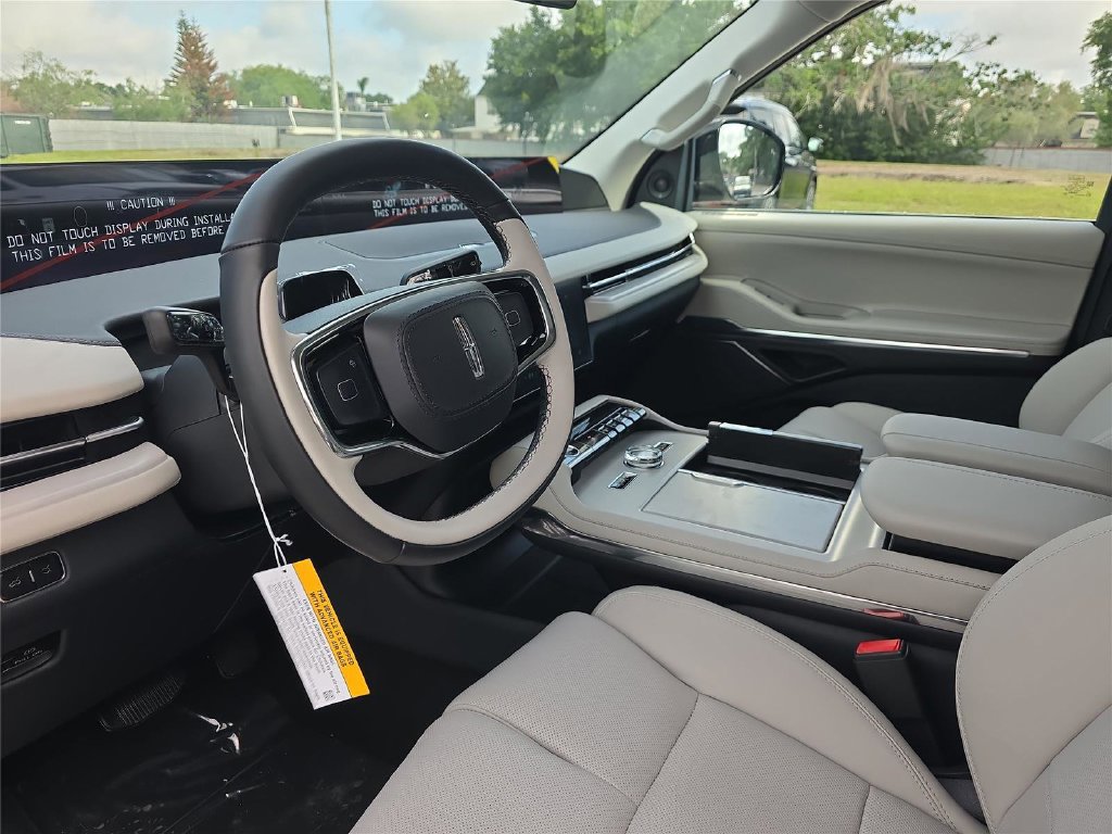 New 2026 Lincoln Navigator Premiere AWD/4WD image 18