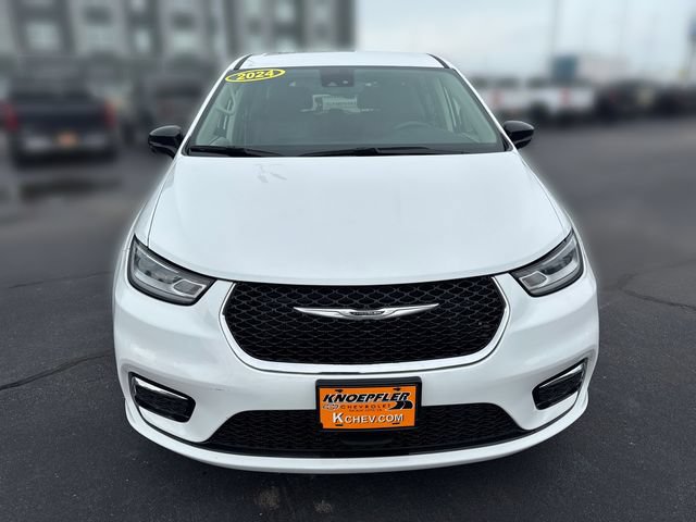 Used 2024 Chrysler Pacifica Touring-L FWD image 8
