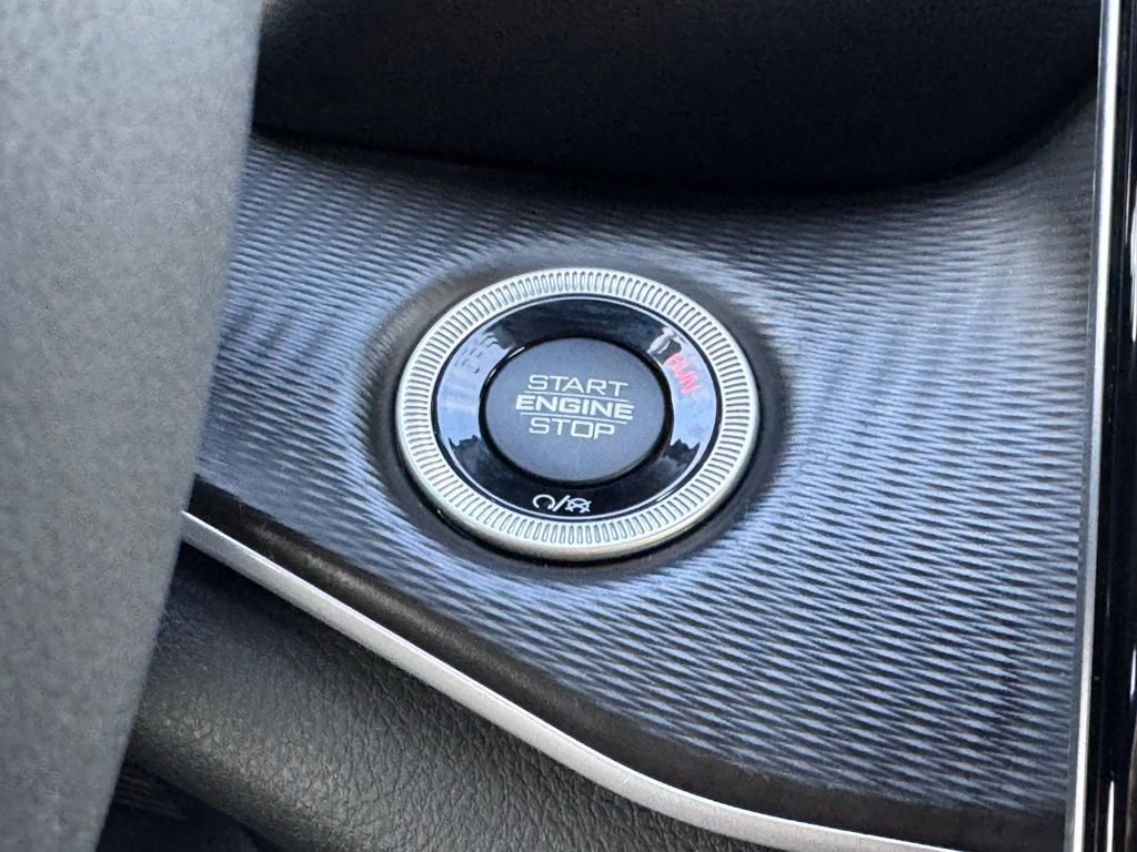 Used 2023 Jeep Grand Cherokee Laredo image 7