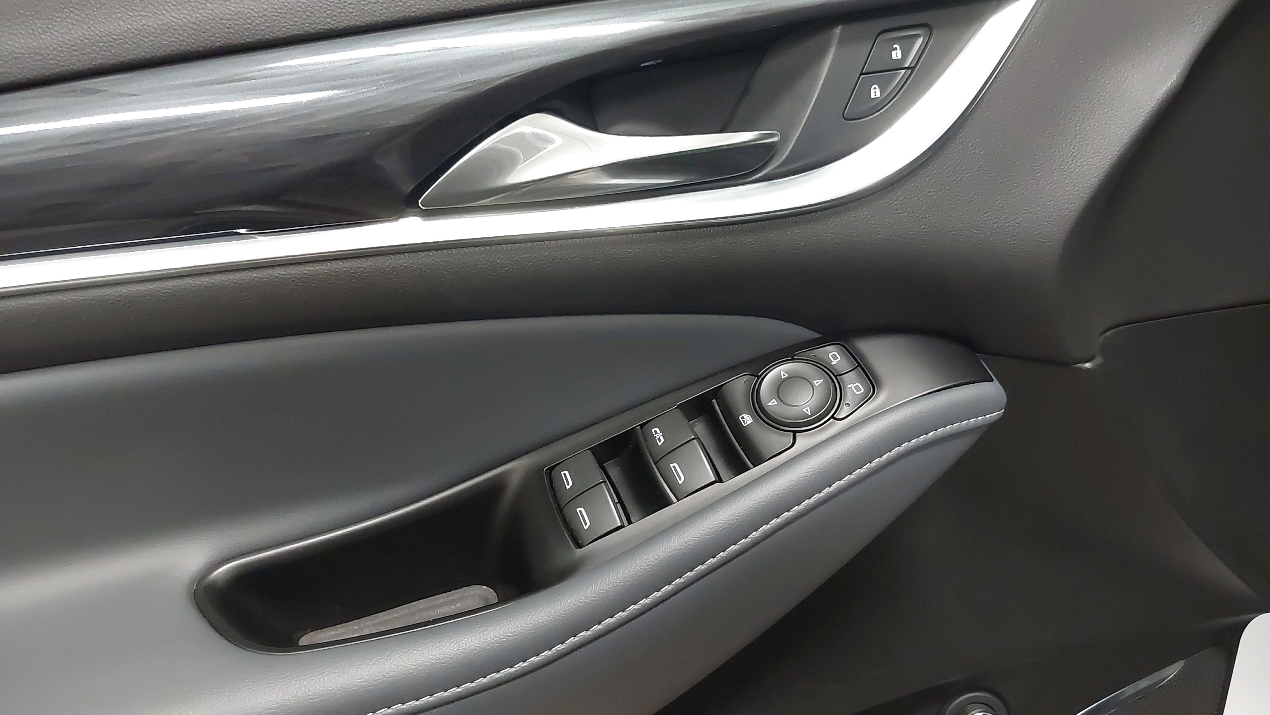 Used 2022 Buick Enclave Essence w/ Experience Buick Package image 25