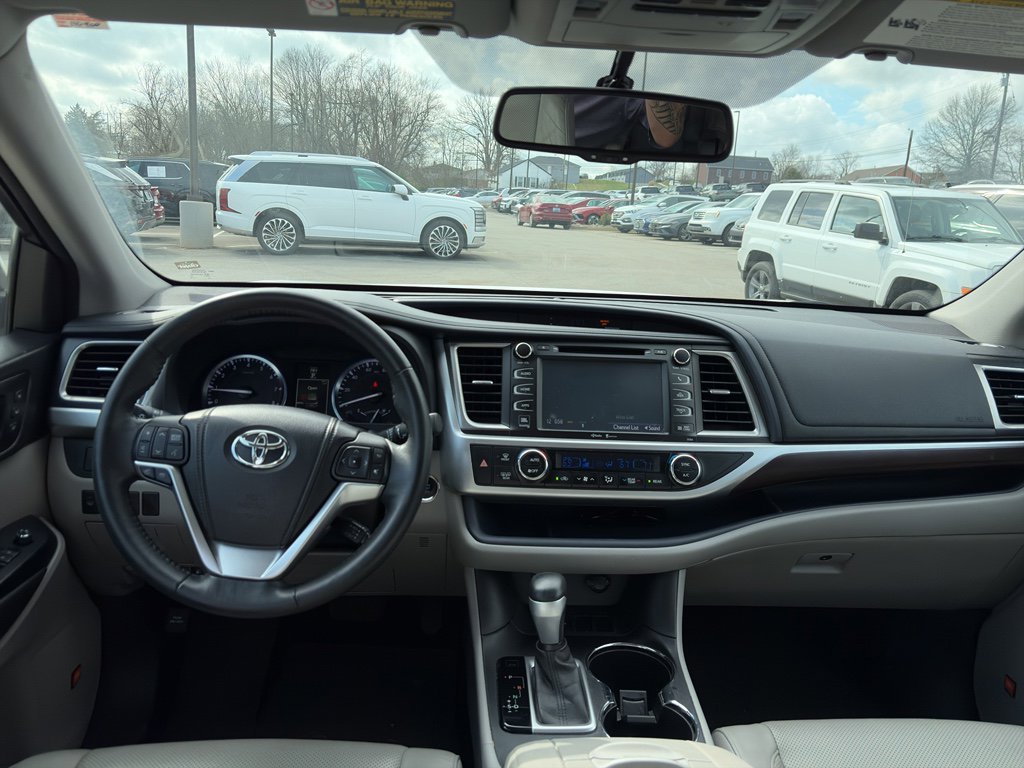 Used 2015 Toyota Highlander Limited image 13