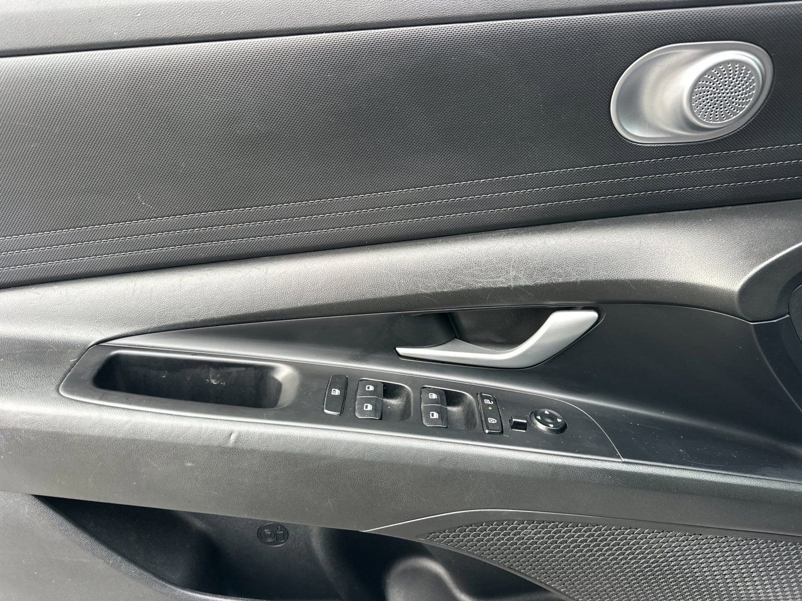 Used 2024 Hyundai Elantra SE image 10